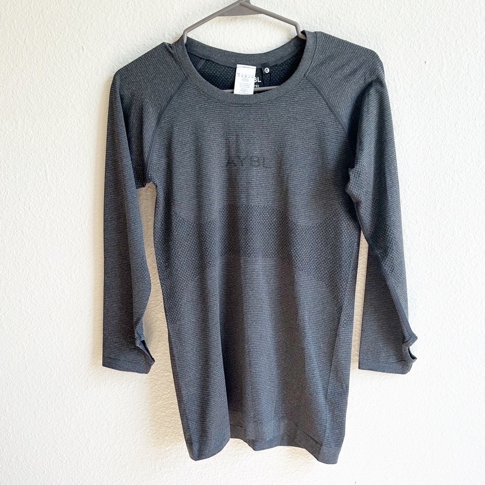 NWT AYBL Embrace Seamless Long Sleeve T Shirt Black Women’s Size Small
